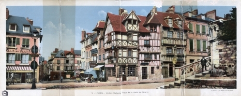 Lisieux. - Vieilles Maisons Place de la Halle au Beurre