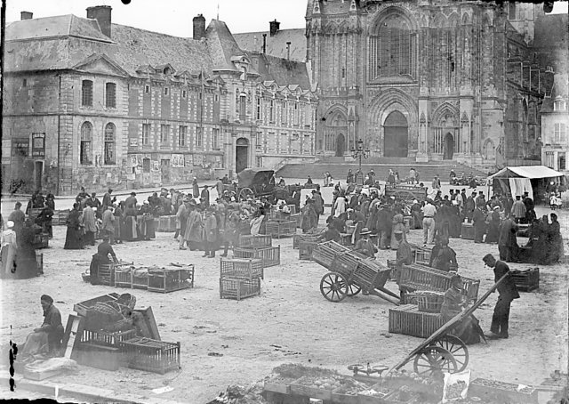 lafoireauxpicotsplacethiers3.jpg