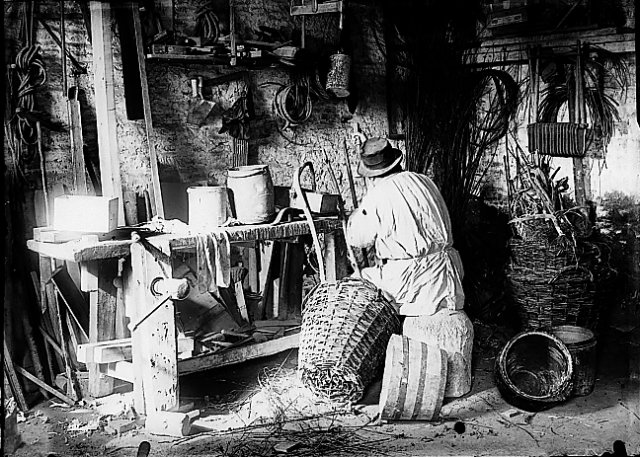 vannierdanssonatelier.jpg