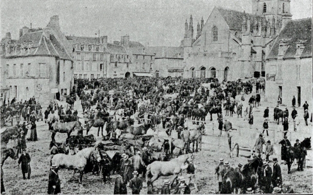 La place Reine-Mathilde à Guibray, un gand jour de Foire (Cliché C. Jeanne, Falaise).