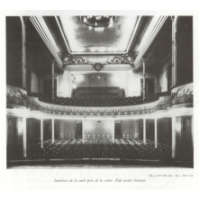 Intérieur de la salle près de la scène. Etat avant travaux