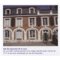 Aile Est (gauche) de la cour.